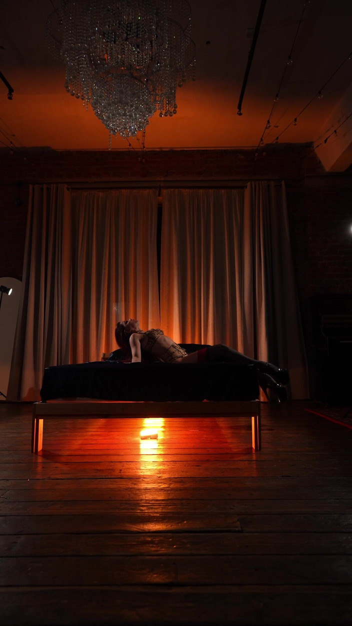 Renata Fox: Найгарячіший танець прямо на ліжку