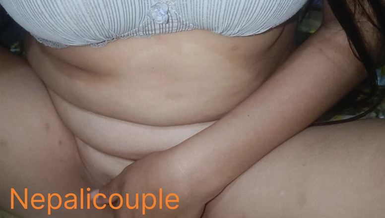 Nepalisexycouple: Desi bhabi masturbiert