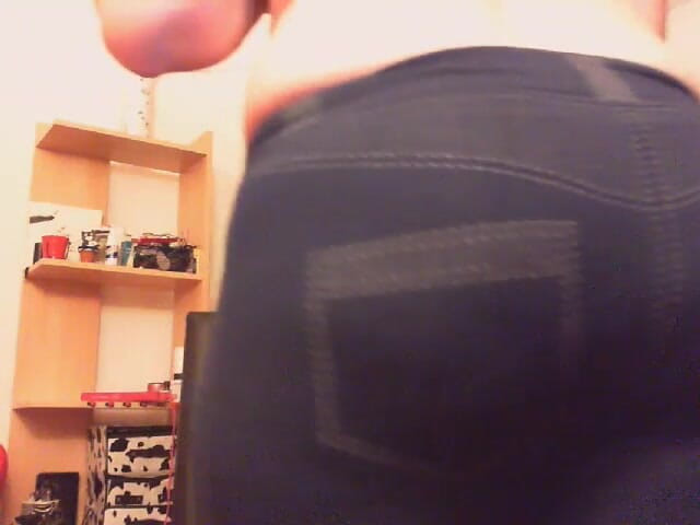 Nicoletta Embassi: Big ass bounce!