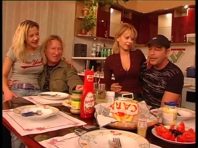 My porn family: Een model - Una Famiglia Modello (volledige pornofilm)