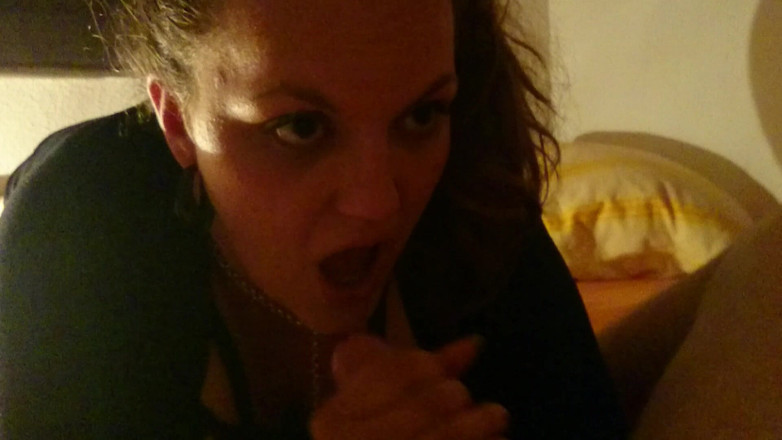 QueenSteffi: ホットクイーンがフェラチオを求めている