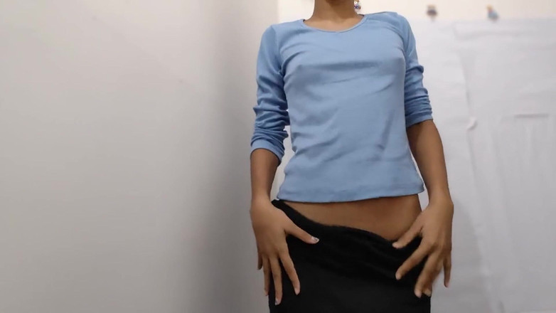 desigirl93: Gadis cantik sange dengan rok mini lagi sange berat