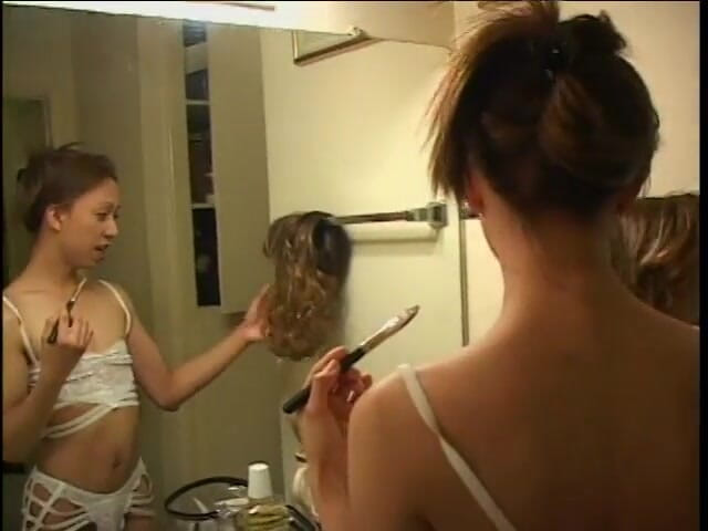 Hot TRANSformations: Tranny se šikmýma očima Allenina se učí oblékat se poté, co...