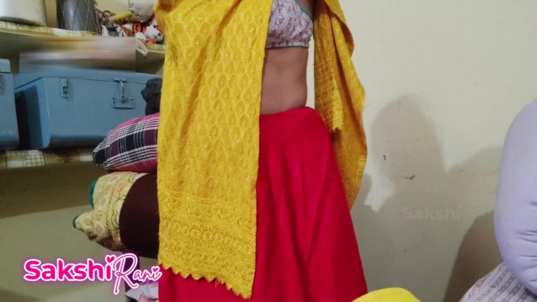 sakshi_raniii: India recién casada cambiándose la ropa que atrapó cuñado follando