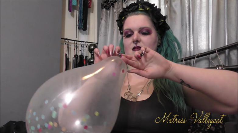Mxtress Valleycat: My nails and the confetti balloon
