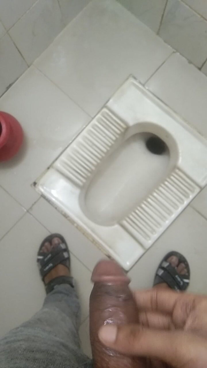 Viral_tiktokar: I Went to the Office Bathroom and Beat Myself up