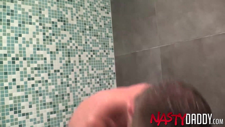 Nasty Daddy: NASTYDADDY 纹身同性恋 jock 自慰和肛交单人表演