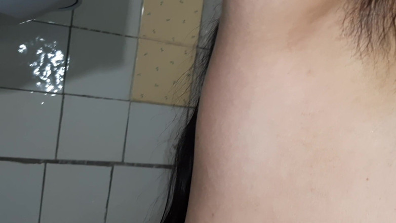 Lesbian-illusion: mainne uske munh men peshaab kiya aur phir usne meri...