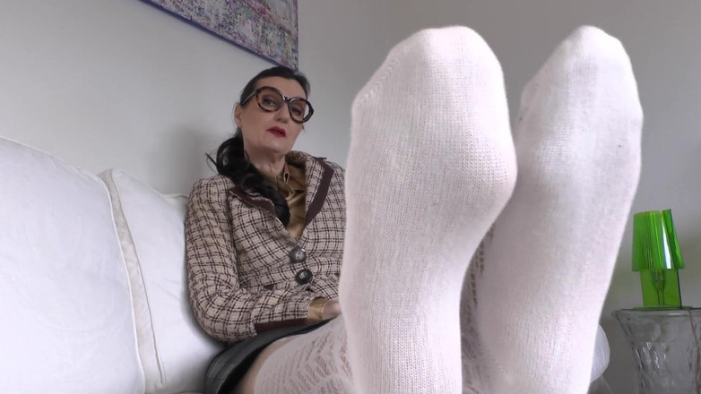 Lady Victoria Valente: Adulmecă-mi picioarele cheesy înainte să sosească Moș Crăciun! Doamna Victoria Valente