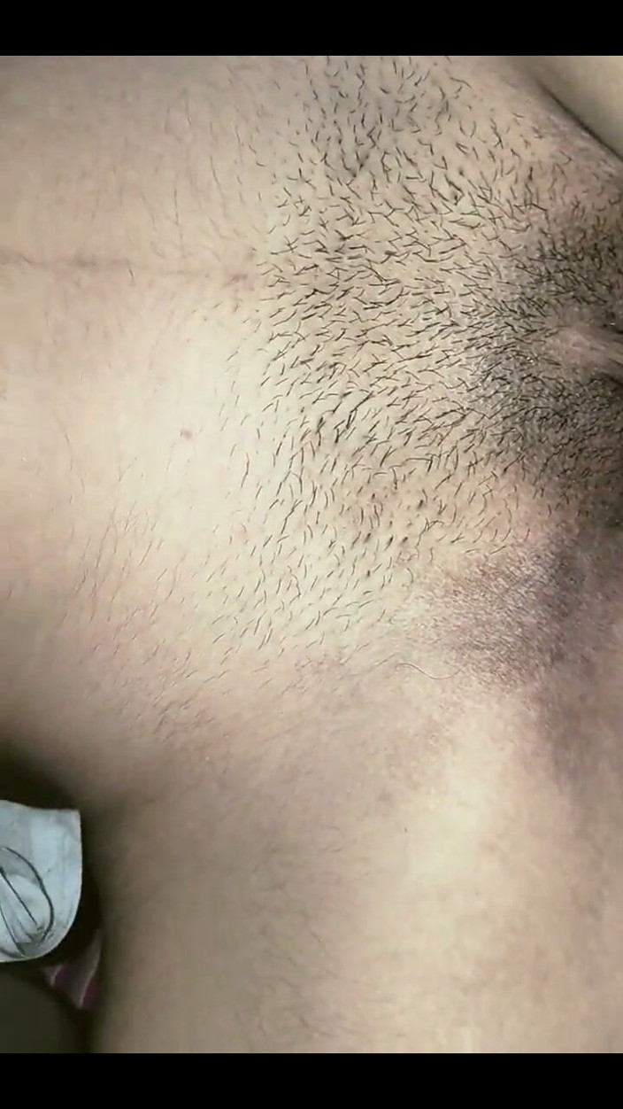 Robbie Dia: ニシャ・バービーは自分の寝室で自分の膣を指で愛撫している動画を11