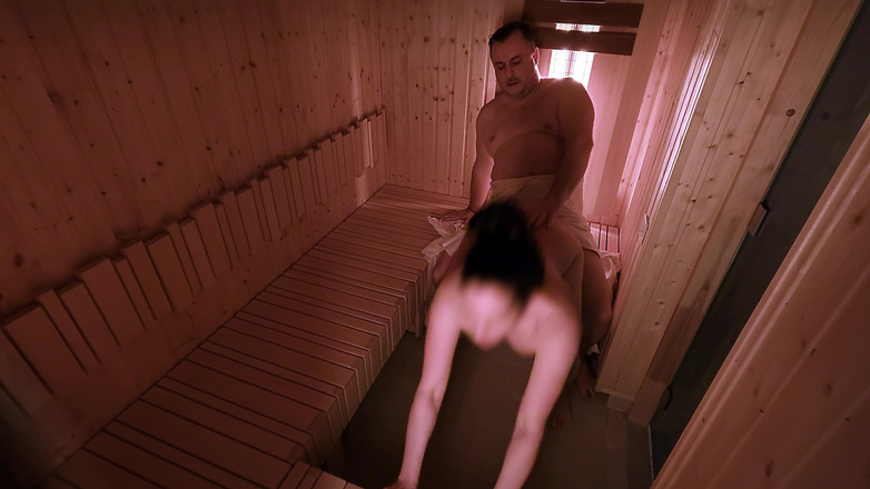 DedeDeville: Ngentot berisiko banget di ruangan sauna umum sampai orgasme berkali-kali....