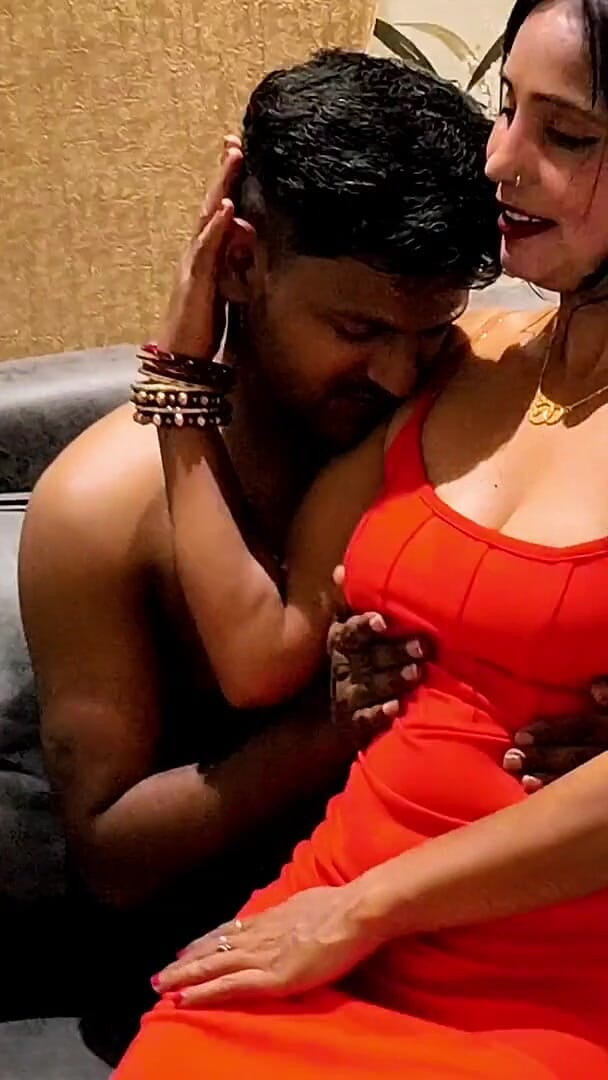 BabyTina2: Vídeo indiano, a enteada fez sexo com o professor e...