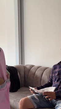 Eu dou à minha jovem empregada uma foda dura em troca de dar a ela permissão para sair mais cedo