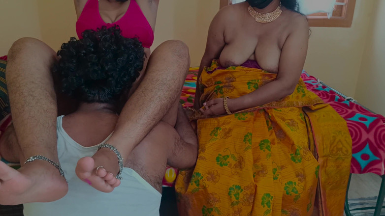 Inba: Des filles familiales font un trio lesbien