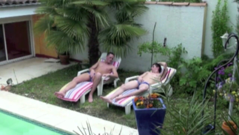 FRENCH PORNSTARS FUCKERS: David viene scopato da un ragazzo etero nel giardino esibizionista
