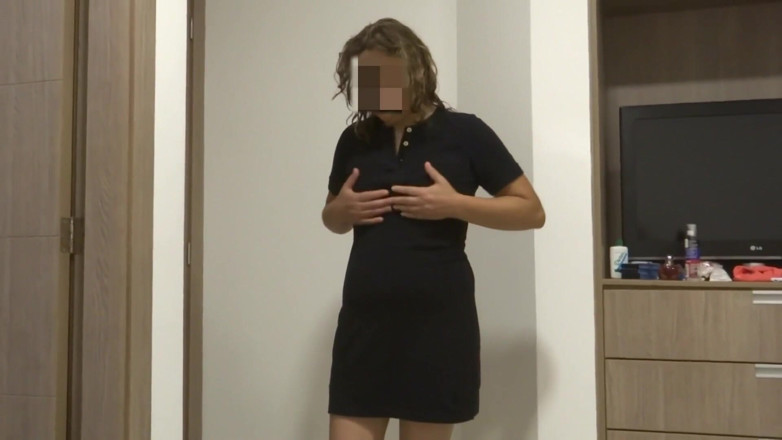 Ardientes69: Masturbuję się, obserwując, jak moja macocha ubiera się po kąpieli;...