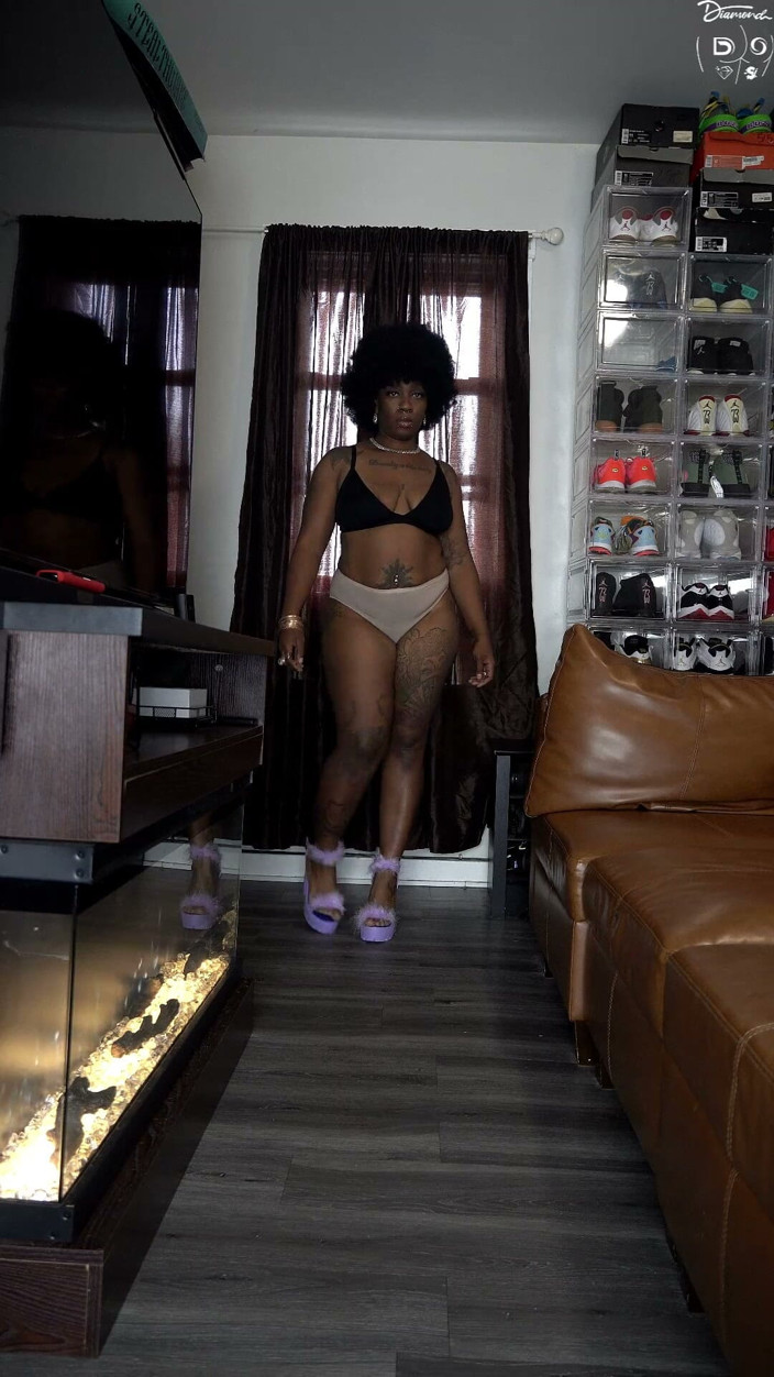 Diamond Ortega: Sensual Ebony Wedgie Walk