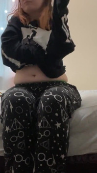 Obryně gf zkouší nerdy spodní prádlo
