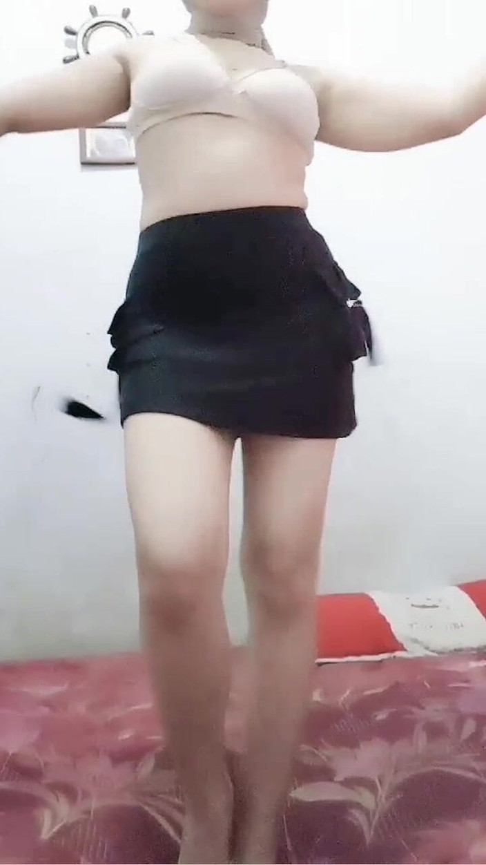 Hijab cute: 诱人的头巾女人舞蹈