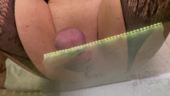 FemboyLoveU: Siadam tyłek na szklanym stole