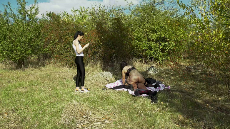 Erotic Planet Studio: Outdoor Threesome, Deepthroat and Cumshot with Sexy Chicks