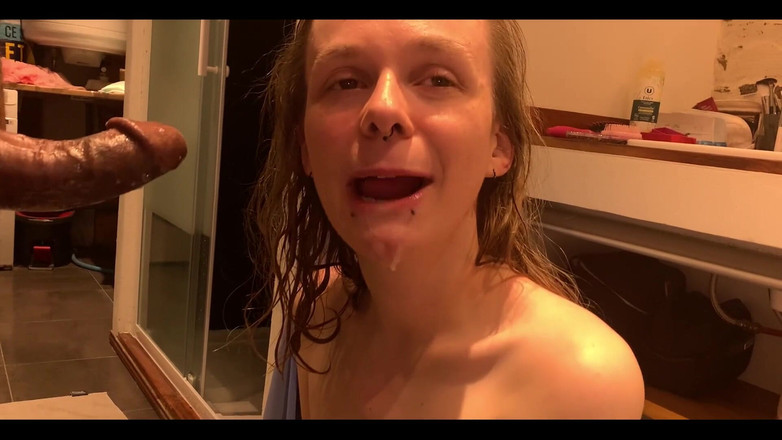 Lily Little Slut: 我的黑人朋友喜欢我的嘴