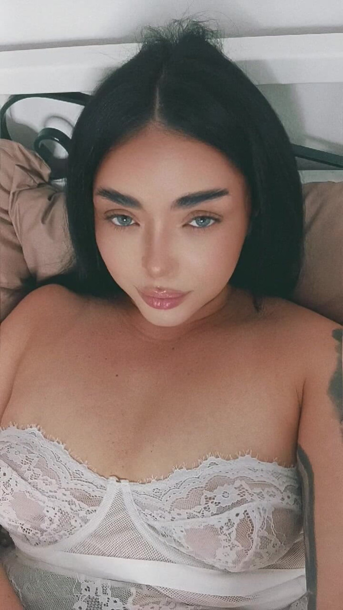VVGO: Stăpâna Lilikitten lenjerie sexy încearcă și tachinează