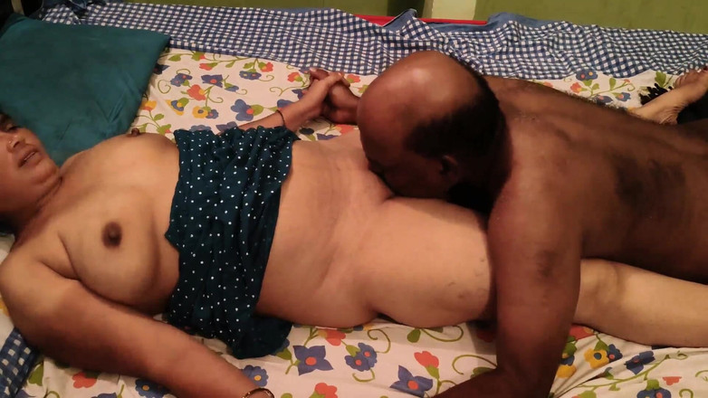Sexy sindu: Desi Queen Fucked by Friend