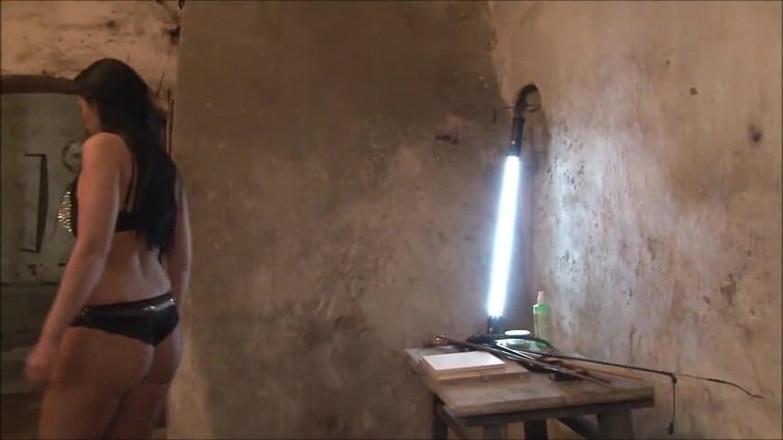 Lady Luciana Di Domizio: Flagellation et caning
