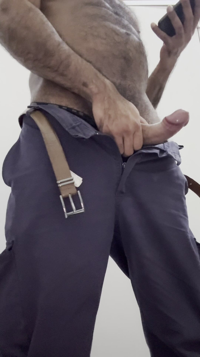 Wesley Fudedor: Guardo porno e sborrando in bagno al Mio lavoro