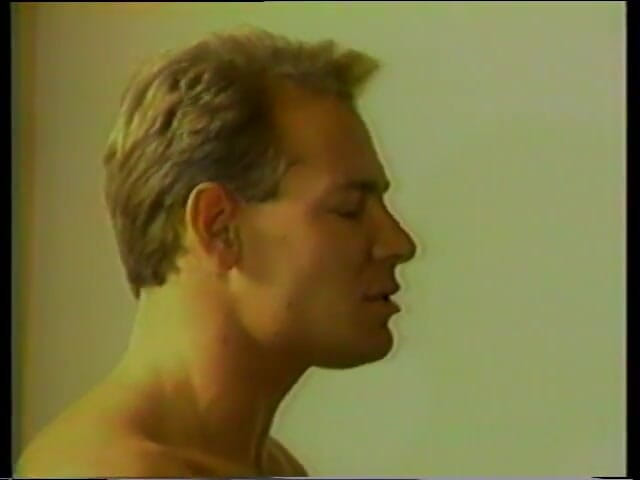 Old Good Porn: Chlap s velkým čůrákem miluje sání s nádhernou brunetkou před šukáním její...