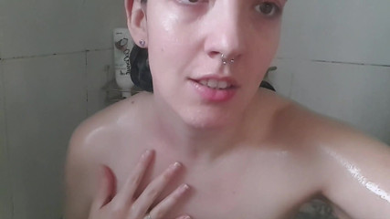 Daphnee Lecerf: Do you like hot shower ?