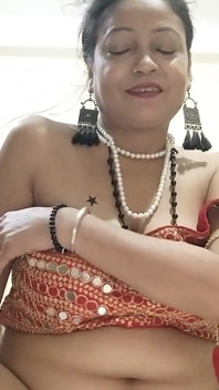 Heißes bhabhi-vorspiel mit Didlo heißer nippel und winziger muschi geleckt, heißes bhabhi