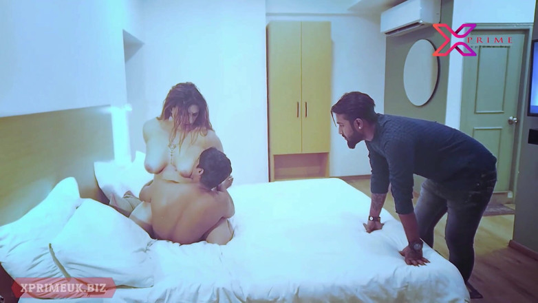 Indian Erotica: Arkadaşım bana nasıl sikişmeyi öğretiyor