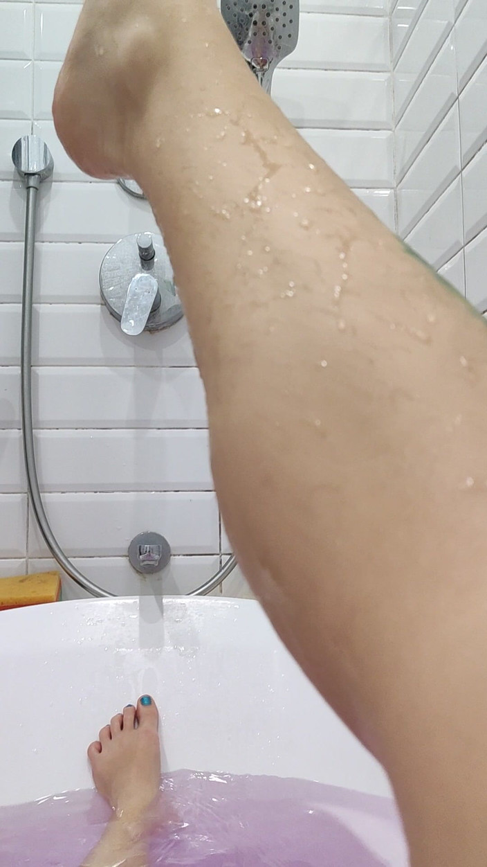 Risky Hairy Couple: Mokrá chlupatá kundička, chlupaté nohy a podpaží ve vaně