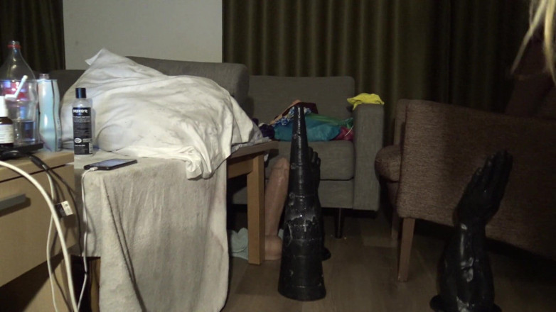 Siswet: Test il mio dildo cono da 25 pollici