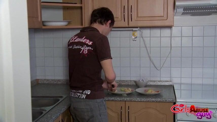 GirlsAbuseGuys: Bad Cook