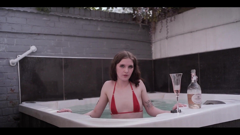 Bunny and The BBC Bull: Relaxujte ve vířivce s nadrženým malým zajíčkem 