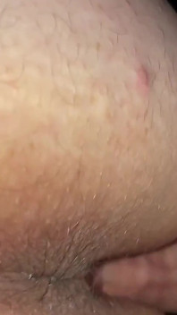 Pantat awek montel seksi dan pancutan mani di tapak pepek berminyak