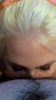 Facefucked avec mes nouveaux seins (remasterisé)