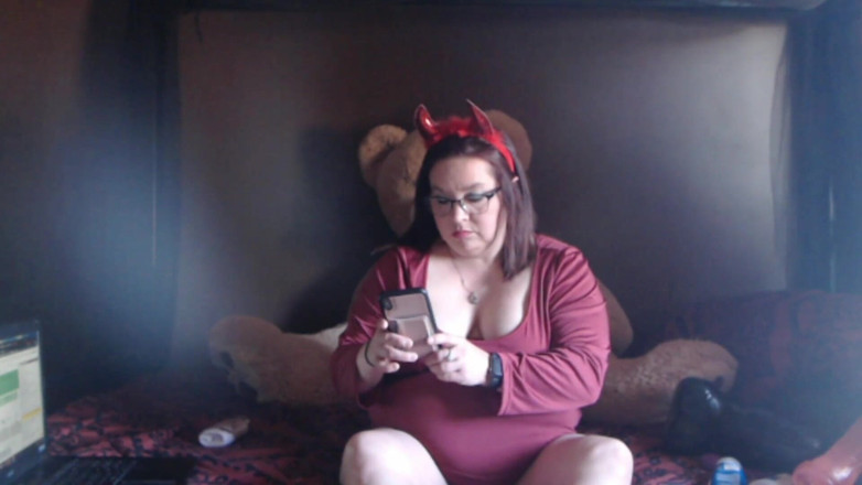 SexyNEBBW: Сексуальная толстушка на Хэллоуин перед живой камерой