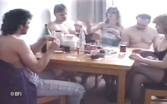 Battle of the asses and pussies: Retro orgie šukání se sexy holkami