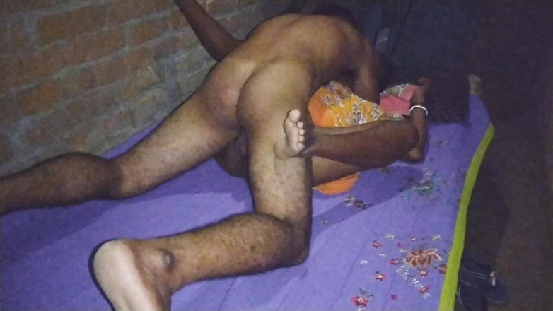 Pumi: Bini desi panas berkongkek malam dalam abang tirinya