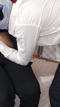 热辣的女老板在酒店勾引新员工满足她的XXX阴户，德西印地语音频性爱