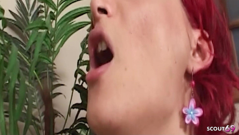 Shemale TS Collection: Hubená Tranny s velkým ptákem šuká chlapa do zadku během trojky