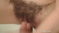 Yanks: Yanks MILF helena Handbasket si masturba in bagno