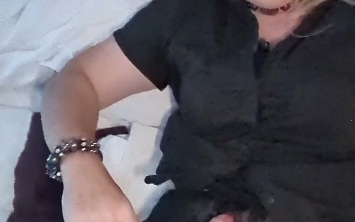 NikkiGee: 短裙，丝袜和自我！