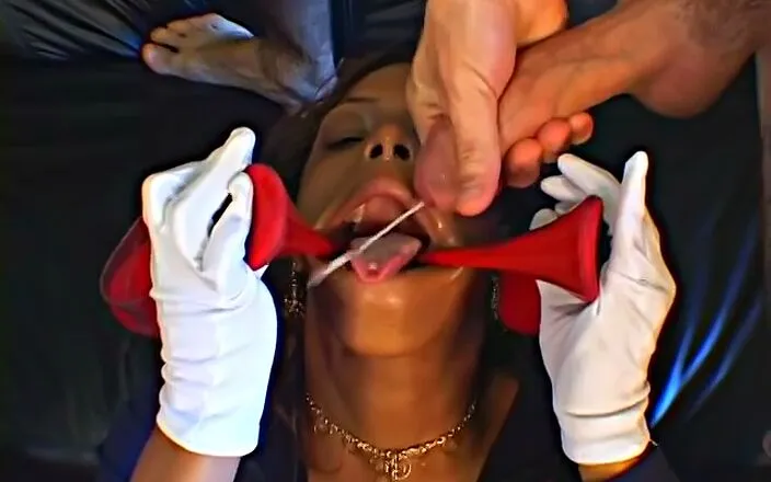 3 Bangers: Zwarte slet Marie Luv moet al het sperma eten, verzameld...