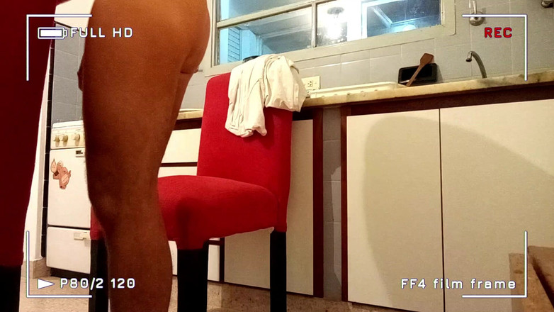 Bananacaseros: Sexuální scéna v kuchyni s velmi vnadnou mladou ženou