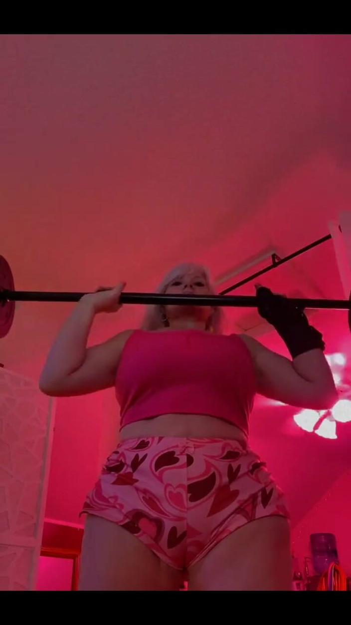 PaintedRose: Mengangkat untuk membina otot Teruskan berpijak ke hadapan.